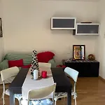 A Casa Di Amici - Intero Appartamento - Free Parking - Wi-Fi